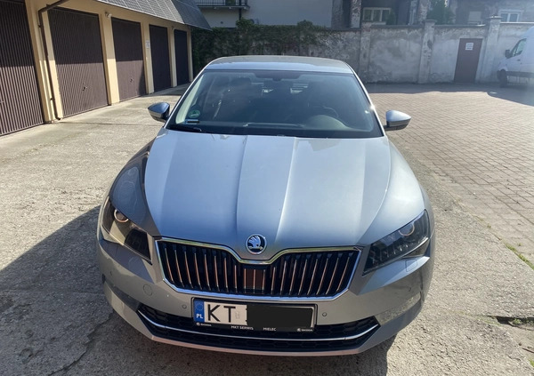 Skoda Superb cena 71900 przebieg: 152000, rok produkcji 2018 z Tarnów małe 46